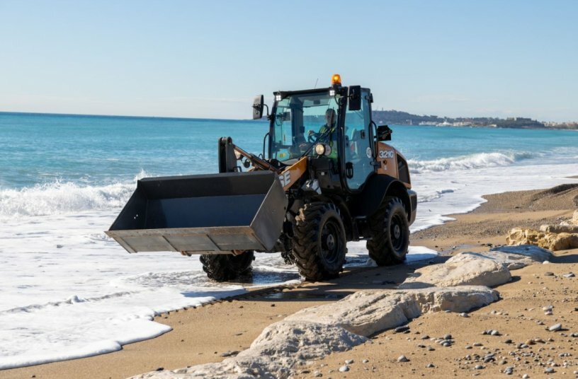 CASE 321G<br>IMAGE SOURCE: CASE Construction Equipment