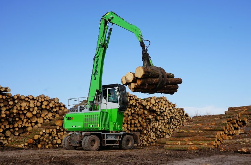The SENNEBOGEN 730 E meets the high requirements of the British sawmill Pontrilas – high load capacity, maneuverability, and excellent ease of operation.<br>IMAGE SOURCE: Sennebogen