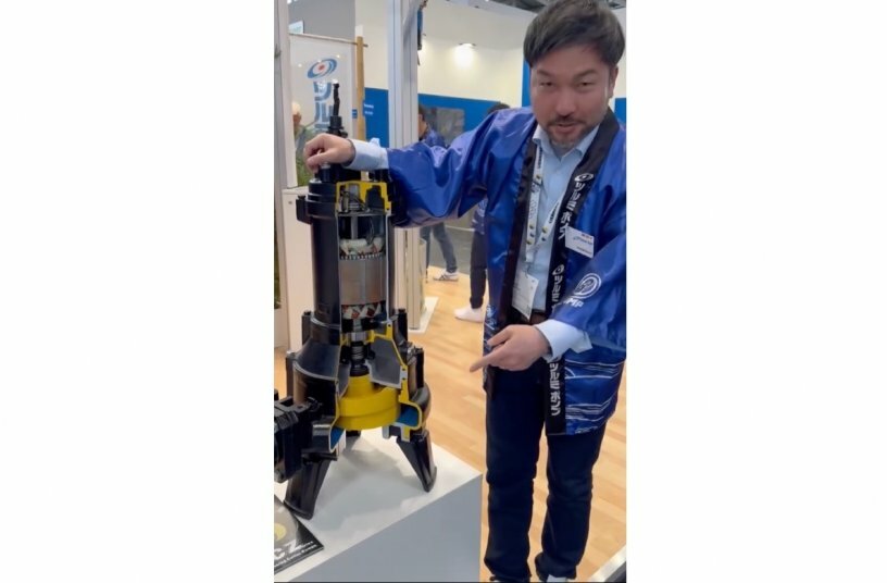 Hiroyuki Naruse from Tsurumi pointing to the unique cutting unit of the new CZ pump: a brutal shredder designed to make even stubborn fibres flow.<br>IMAGE SOURCE: Tsurumi (Europe) GmbH