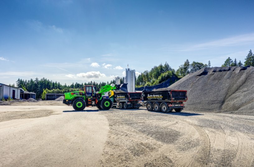 LiuGong 870HE<br>IMAGE SOURCE: LiuGong Machinery Europe B.V.