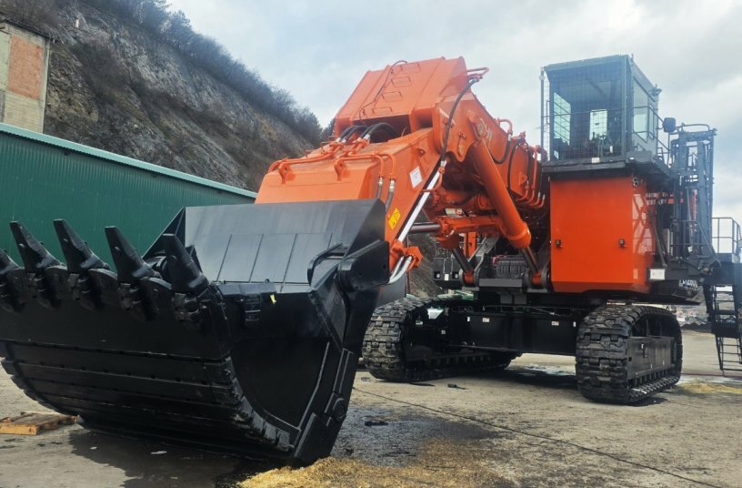 First electric Hitachi ultra-large excavator in south-east Europe modernises production and reduces emissions in Montenegro mine<br>IMAGE SOURCE: Hitachi Construction Machinery (Europe) NV (HCME)