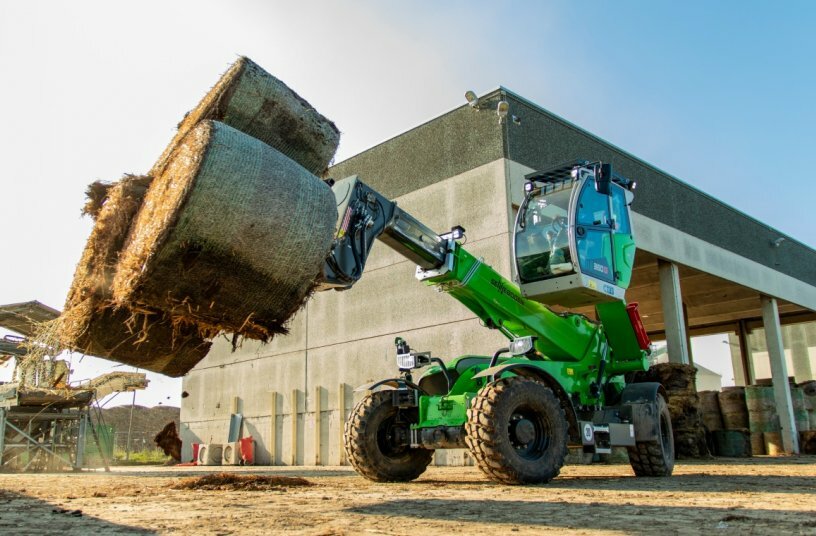 Der SENNEBOGEN 360 G unterstützt bei GAP Service den effizienten Umschlag von Biomasse und trägt so zur CO₂-Reduktion im Betrieb bei.<br>BILDQUELLE: SENNEBOGEN Maschinenfabrik GmbH