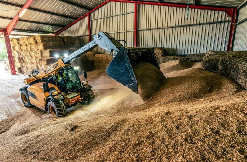 Der Zeppelin Telehandler ZT6.26 wird sowohl mit einem Dieselmotor als auch vollelektrisch gezeigt.<br>BILDQUELLE: Zeppelin Baumaschinen GmbH