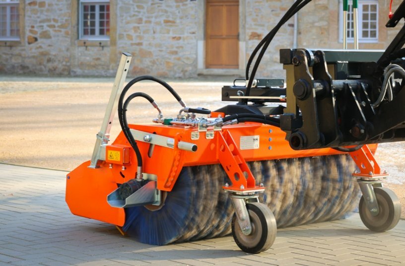Neue PLUS 590 Pro mit WaveLine Kombi-Besatz<br>BILDQUELLE: Tuchel Maschinenbau GmbH