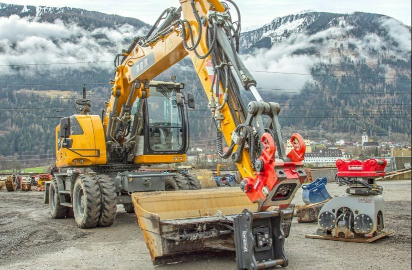 The Lehnhoff SQ 60V quick coupler provides more versatility in use. For the Reindl company from Austria, he turns their excavators into real tool carriers.<br>IMAGE SOURCE: Lehnhoff Hartstahl GmbH