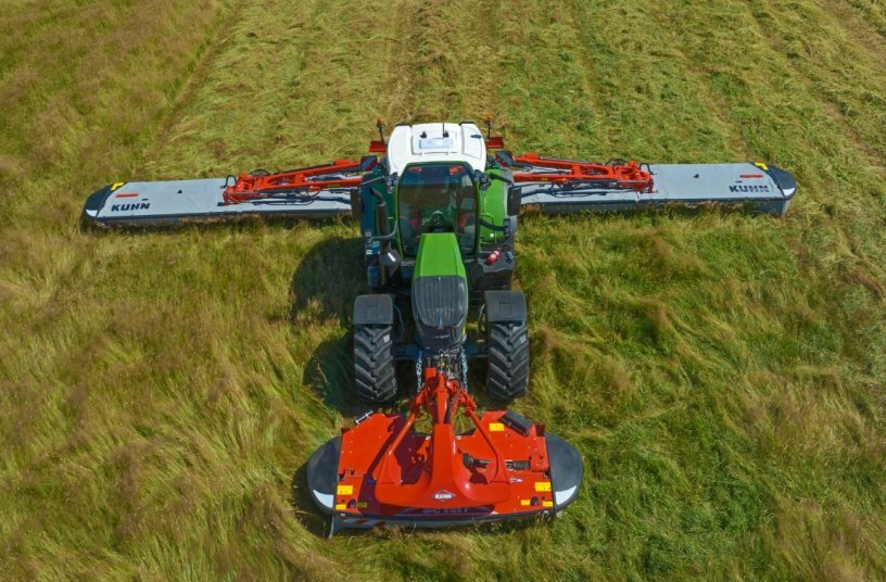 Angebauter 4-teiliger Scheibenmäher GMD 15030<br>BILDQUELLE: KUHN SAS