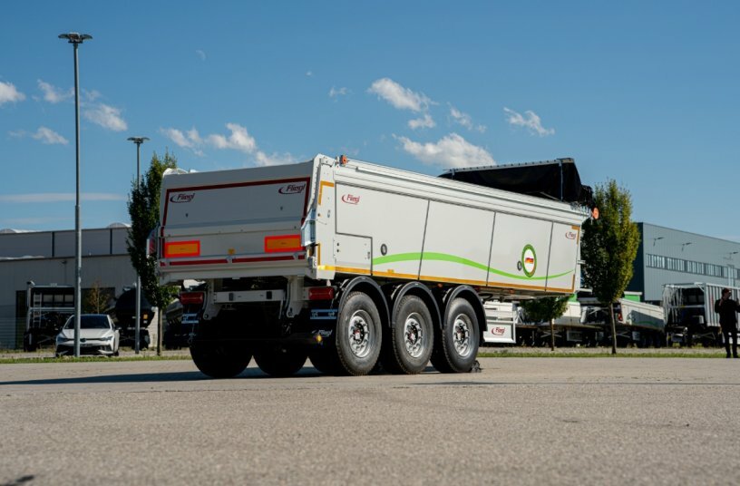 Fliegl Construction and Municipal Technology Asphalt Profi-Thermo ASS 372 Mega push-off semi-trailer<br>IMAGE SOURCE: Fliegl Bau- & Kommunaltechnik GmbH