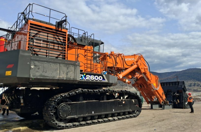 First electric Hitachi ultra-large excavator in south-east Europe modernises production and reduces emissions in Montenegro mine<br>IMAGE SOURCE: Hitachi Construction Machinery (Europe) NV (HCME)