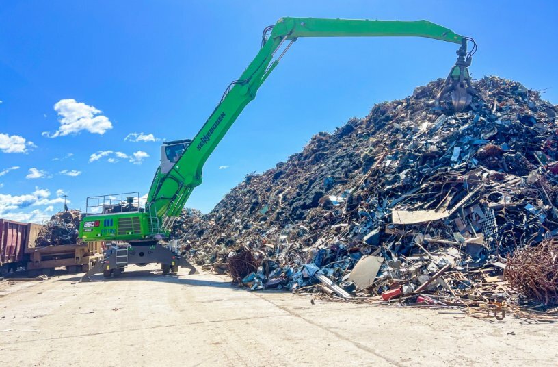 Dank des K21-Auslegers erreicht der SENNEBOGEN 850 G bis zu 21 m und ermöglicht höhere Schrotthalden.<br>BILDQUELLE: Sennebogen