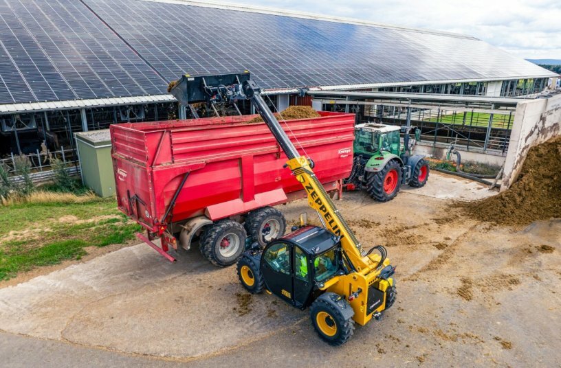 Der Zeppelin Telehandler ZT6.26 wird sowohl mit einem Dieselmotor als auch vollelektrisch gezeigt.<br>BILDQUELLE: Zeppelin Baumaschinen GmbH