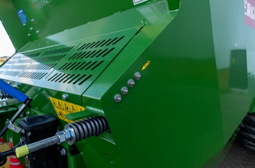 Combined lubrication points, here for the redirection of the scraper floor chains at the front<br>IMAGE SOURCE: Ludwig Bergmann GmbH