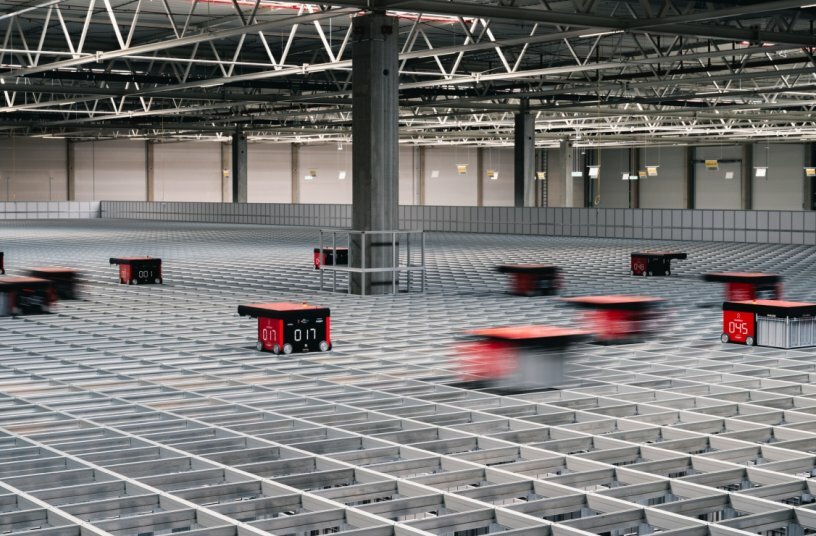 Daimler Truck Global Parts Center in Halberstadt, Saxony-Anhalt, Germany<br>IMAGE SOURCE: Daimler Truck AG