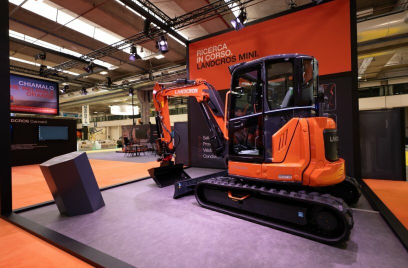 LANDCROS Mini Takes Honours at SaMoTer 2026<br>IMAGE SOURCE: Hitachi Construction Machinery (Europe) NV (HCME)