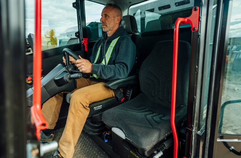 Prinoth Unleashes the Panther T23r Crawler Carrier with Its Breakthrough PowerForceTM Undercarriage<br>IMAGE SOURCE: PRINOTH LTD