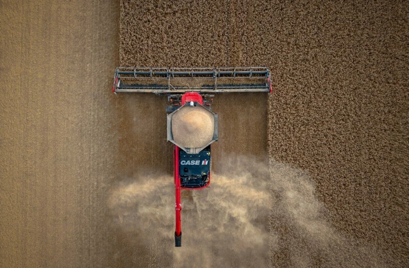 European debut for next-generation Case IH combines at EIMA: AF series takes Axial-Flow principle into new capacity class<br>IMAGE SOURCE: Case IH