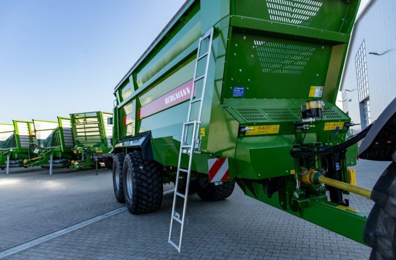 The access ladder is set at an angle for ergonomic climbing<br>IMAGE SOURCE: Ludwig Bergmann GmbH