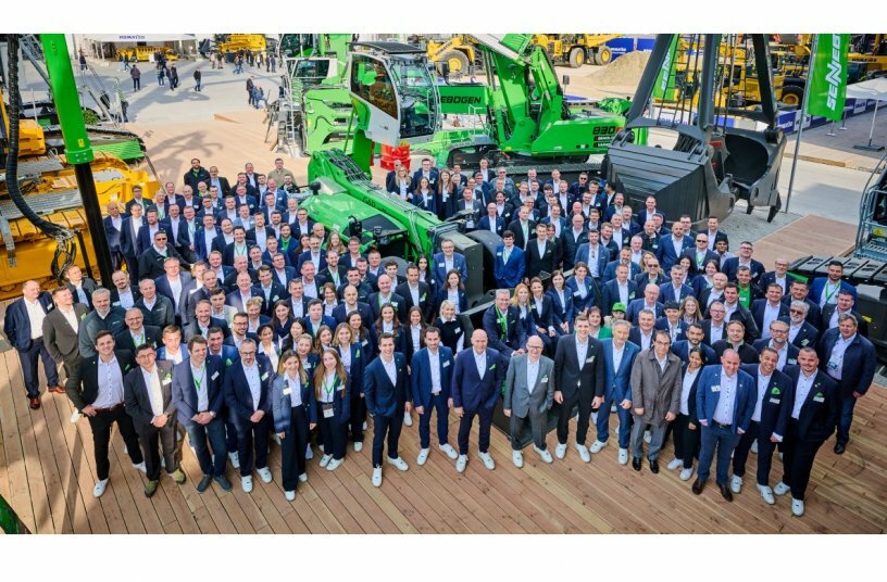 With a large, international team and a total of 10 machine exhibits from all application areas, SENNEBOGEN welcomed the many bauma trade fair visitors from all over the world.<br>IMAGE SOURCE: SENNEBOGEN Maschinenfabrik GmbH