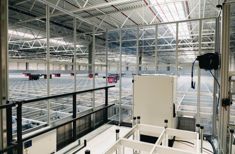 Daimler Truck Global Parts Center in Halberstadt, Saxony-Anhalt, Germany<br>IMAGE SOURCE: Daimler Truck AG