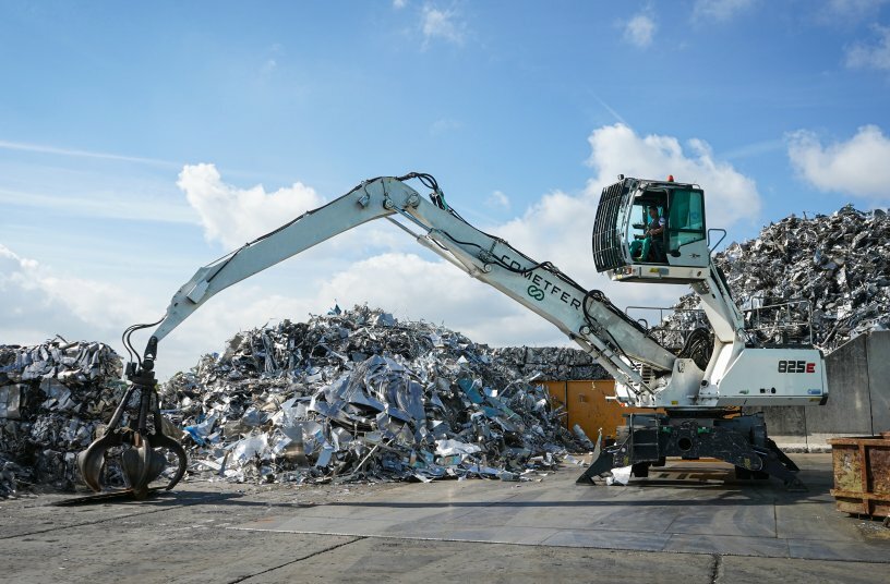 Metallschrott sortieren und verladen<br>BILDQUELLE: SENNEBOGEN