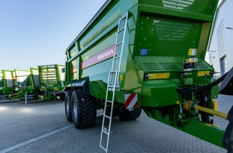 Die Aufstiegsleiter wird für einen ergonomischen Aufstieg schräg angestellt für.<br>BILDQUELLE: Ludwig Bergmann GmbH