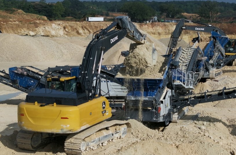 The two Kleemann scalpers produce the material for Florida. The oversize grain screened out here is then run through the downstream MOBIREX MR 110i EVO2 impact crusher to produce material compliant with the specifications for Alabama.<br>IMAGE SOURCE: WIRTGEN GROUP