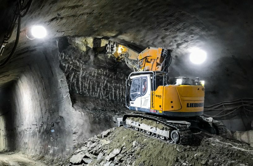 The R 930 Tunnel performs in all types of underground applications.<br>IMAGE SOURCE: Liebherr-International Deutschland GmbH