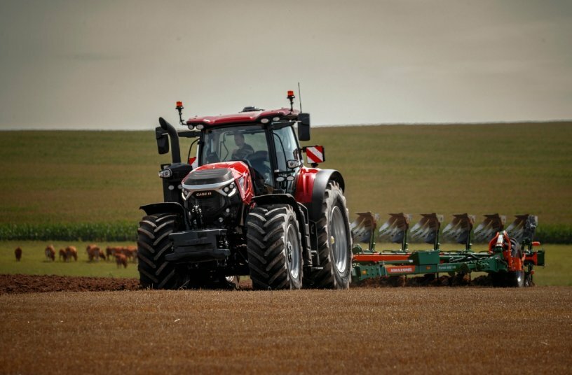 Case IH Optum 440 Recognized as Upper Medium Size Tractor in Farm Machine of the Year Awards<br>IMAGE SOURCE: Case IH