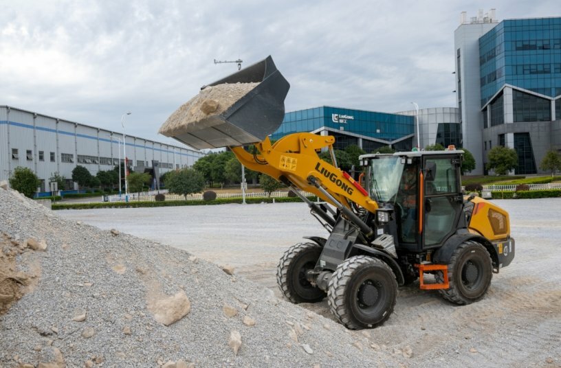 LiuGong 820T<br>IMAGE SOURCE: LiuGong Machinery Europe B.V.