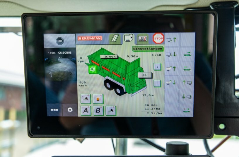 TIM – PTOControl: switching the automatic scraper floor or spreading mode on and off also activates or deactivates the PTO shaft and adjusts the required speed (if possible on the tractor). The PTO speed can be selected depending on the working width. In the event of mechanical overload, the PTO is immediately switched off.<br>IMAGE SOURCE: Ludwig Bergmann GmbH