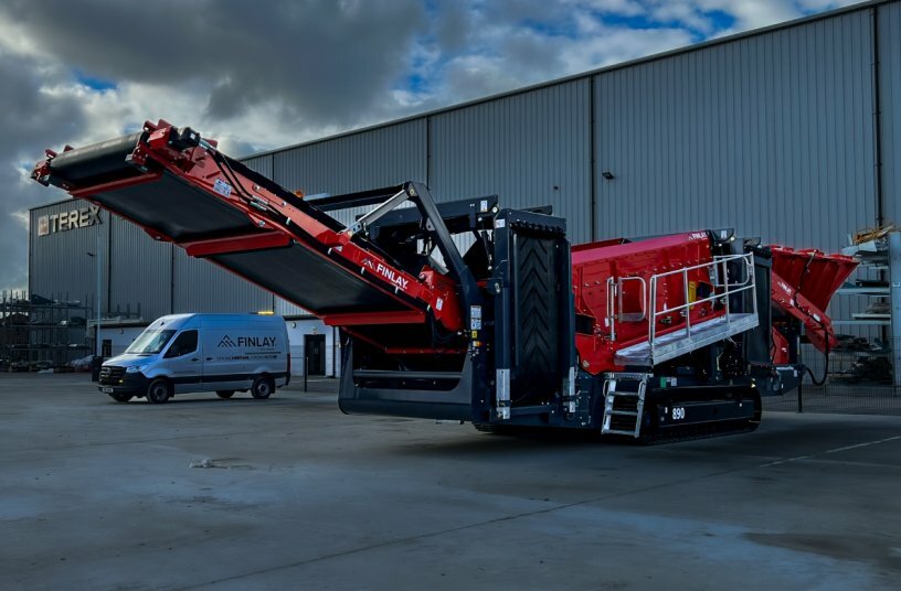 The Finlay 890 is an aggressive, heavy duty 2-deck scalping screener with a comprehensive variety of screen box media options and a variable screen angle<br>IMAGE SOURCE: Terex Finlay