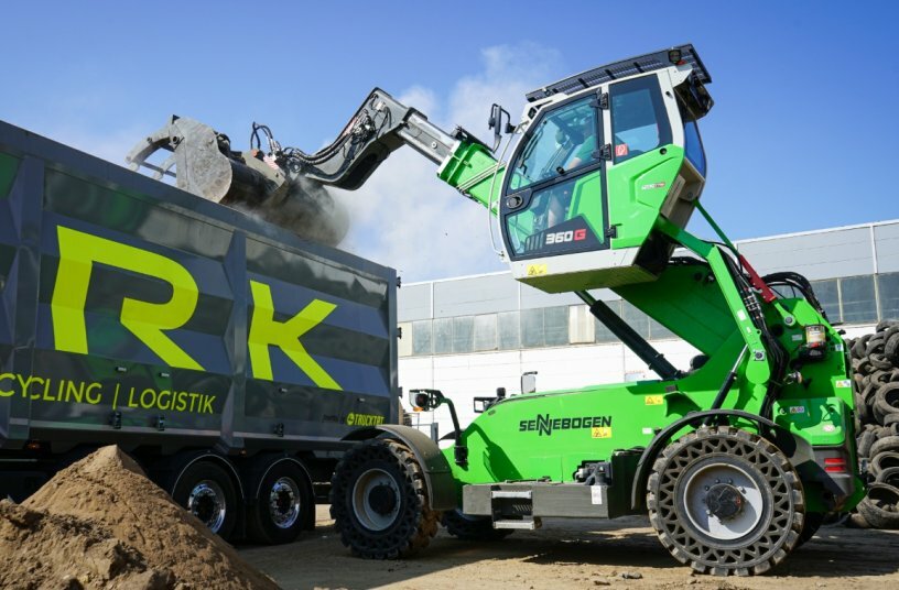 Kompakt unterwegs: Der 360 G punktet beim Verladen auf beengtem Gelände.<br>BILDQUELLE: Sennebogen