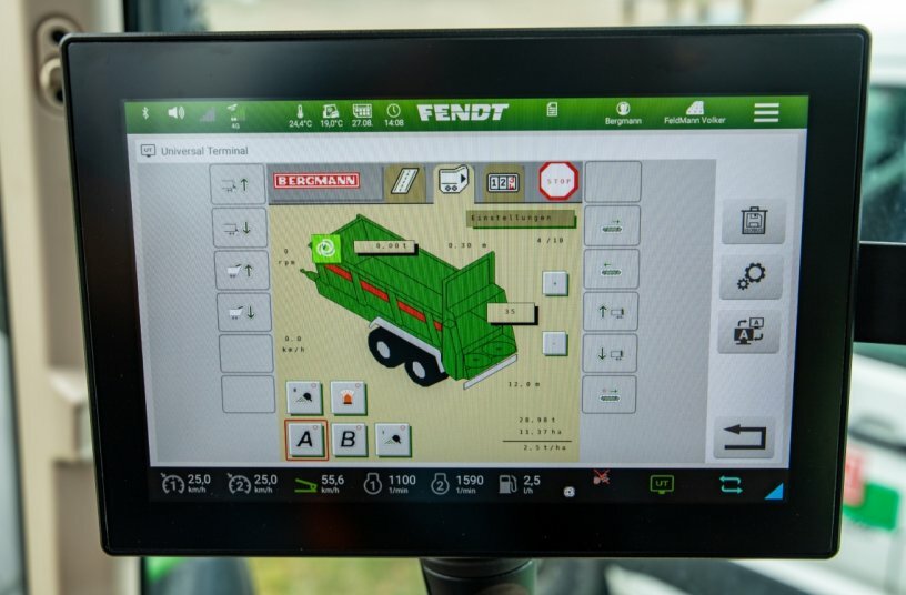 TIM – HydraulicControl: the most important hydraulic functions of the universal spreader (e.g. scraper floor, dosing wall and spread pattern limiter) are supplied by the tractor’s hydraulic control units. The functions – and thus the control units of the tractor – are controlled from the ISOBUS control of the universal spreader via ISOBUS-TIM.<br>IMAGE SOURCE: Ludwig Bergmann GmbH