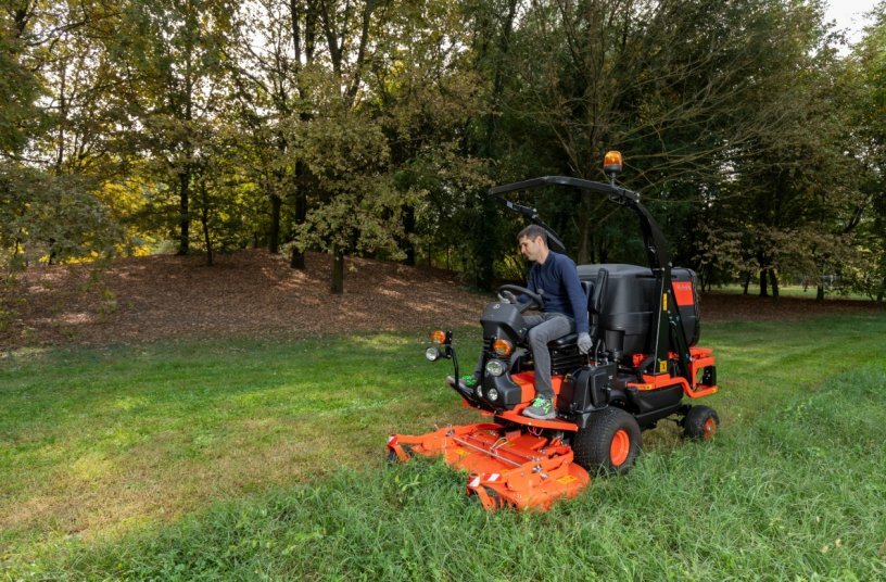 Das Kubota FC3-221E Schneid- und Sammelsystem eignet sich für alle Anforderungen der Rasenpflege und liefert hervorragende Ergebnisse.<br>BILDQUELLE: Kubota (Deutschland) GmbH