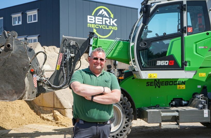 Der 360 G ist für uns wie ein Schweizer Taschenmesser – kompakt, stark und für alles einsetz-bar. – Thomas Bergerfurth.<br>BILDQUELLE: Sennebogen