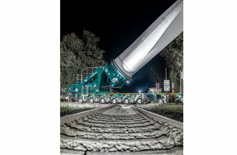 Over the tracks: With its raised rotor blade, the SCHEUERLE BladeLifter G4 safely crosses a railway line.<br>IMAGE SOURCE: TII Group