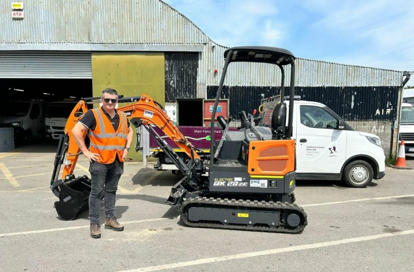 EMS Supplies First Develon Electric Excavators in Ireland<br>IMAGE SOURCE: Develon
