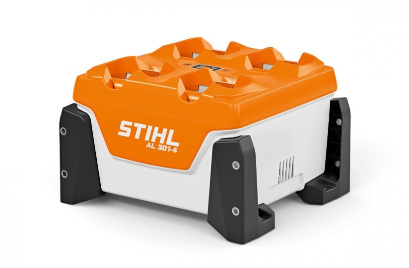 Das neue STIHL AL 301-4 ist das branchenweit erste Mehrfachladegerät, das sowohl für die Werkstatt als auch für den Einsatz im und auf dem Fahrzeug entwickelt wurde.<br>BILDQUELLE: STIHL