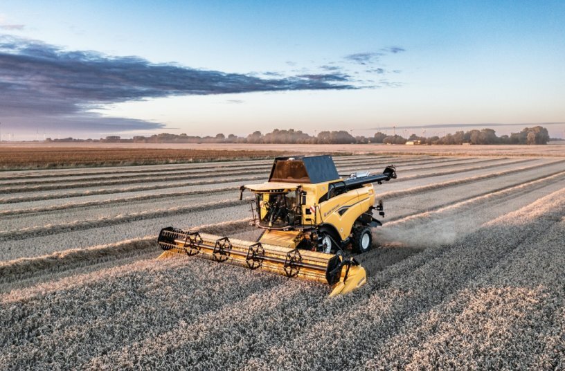 New Holland CX 8.90 PLMi<br>IMAGE SOURCE: CNH Industrial NV