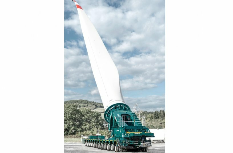 The SCHEUERLE BladeLifter G4 allows the hydraulic lifting and tilting of rotor blades by up to 60 degrees.<br>IMAGE SOURCE: TII Group