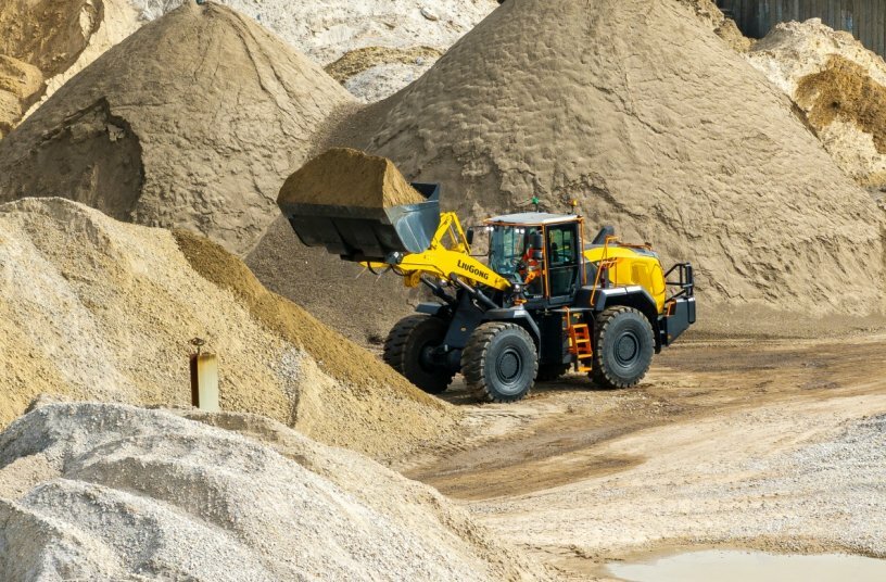 LiuGong 856F<br>IMAGE SOURCE: LiuGong Machinery Europe B.V.