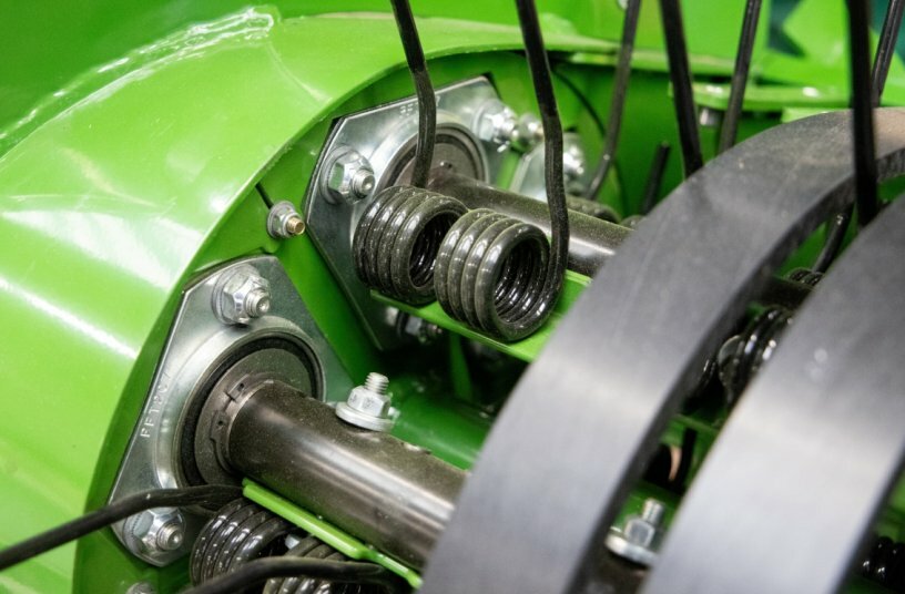 Maintenance-free, three-bearing tine carrier shafts<br>IMAGE SOURCE: Ludwig Bergmann GmbH