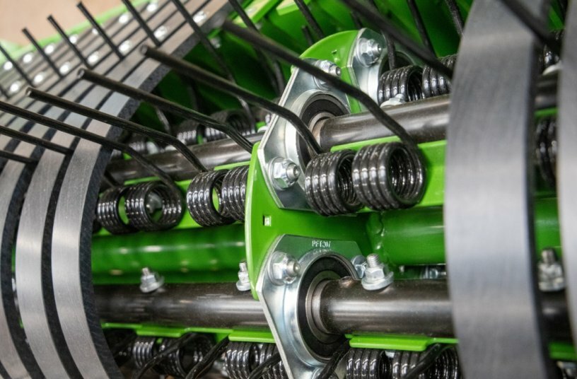 Maintenance-free, three-bearing tine carrier shafts<br>IMAGE SOURCE: Ludwig Bergmann GmbH