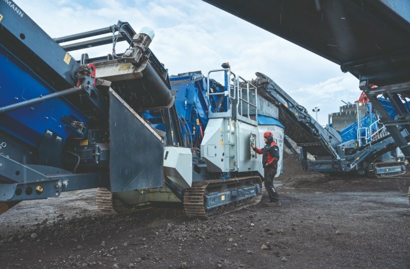 Crusher operator Thomas Guggenmoser particularly likes the handling of the Kleemann machine and the Lock & Turn quick access function.<br>IMAGE SOURCE: WIRTGEN GROUP