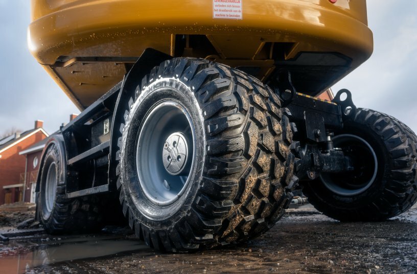 Nokian Tyres Ground Kare bringt Komfort und Stabilität auf eine Vielzahl von Untergründen –die neue Größe 500/45-22.5 ist für 7- bis 12-Tonnen-Bagger auf Rädern und 5-Tonnen-Kompaktradlader erhältlich<br>BILDQUELLE: Nokian Tyres