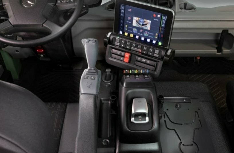 UNI-TOUCH operating system<br>IMAGE SOURCE: Daimler Truck AG