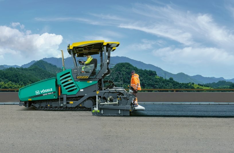 The SUPER 1800-5(i) combines extreme versatility, excellent engine performance and laydown rate with the latest ‘Dash 5’ technology.<br>IMAGE SOURCE: WIRTGEN GROUP