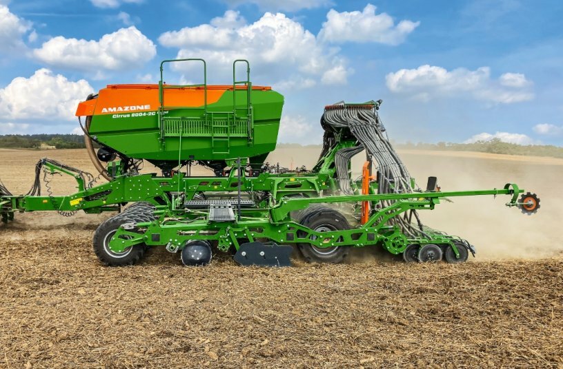 Die Cirrus 8004-2C Grand vereint Flexibilität, Präzision und Schlagkraft in einer Maschine – abgestimmt auf die Anforderungen der modernen Landwirtschaft.<br>BILDQUELLE: AMAZONEN-WERKE H. DREYER SE & Co. KG