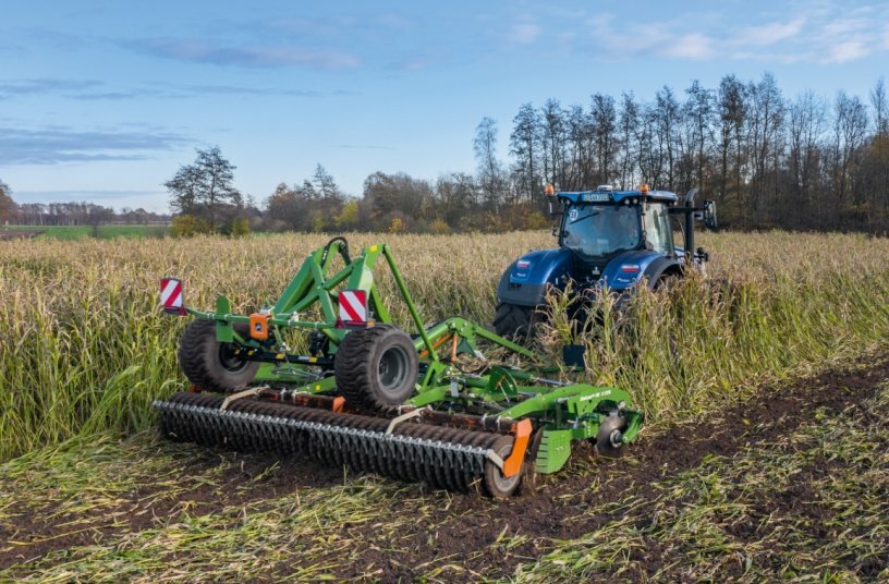 Current: CatrosXL 5003-2TS<br>IMAGE SOURCE: AMAZONEN-WERKE H. DREYER SE & Co. KG