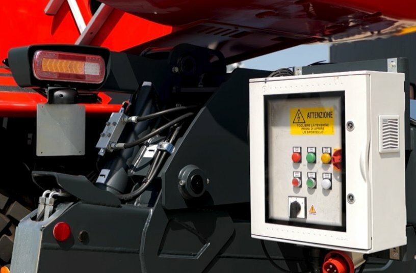 Twin Power 400V: expanding the operating potential of Magni RTH rotating telehandlers

