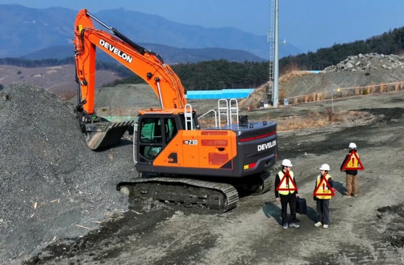 Develon Raises Site Safety to New Levels<br>IMAGE SOURCE: Develon